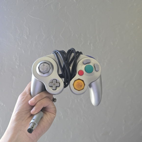 Gamecube Controller Platinum - Picture 1 of 5